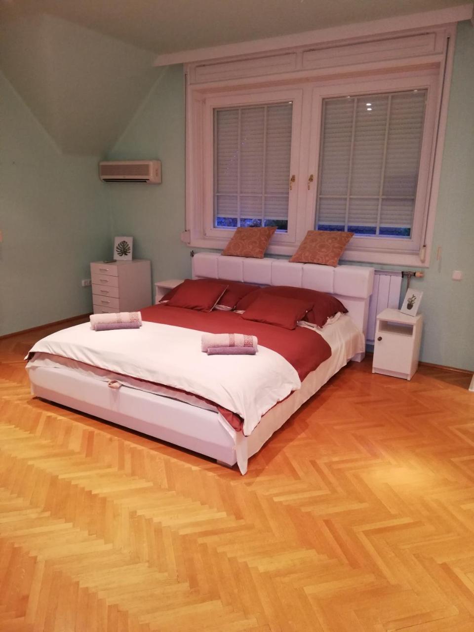 Bed and Breakfast Pero Panzio Дебрецен Экстерьер фото